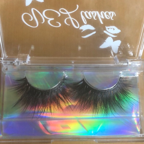 My lash line 💜🦋VEL__Lashes🦋💜 - Picture 8 of 11